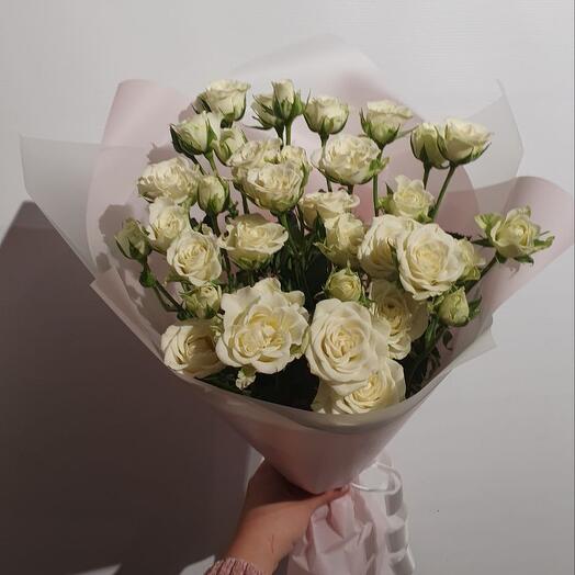 Кустовые розы «Снежинки»