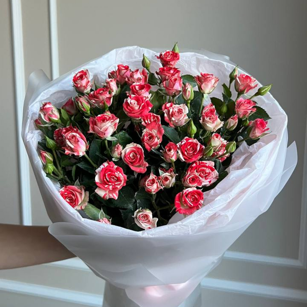 Моно букет из кустовых роз 64 (предзаказ)