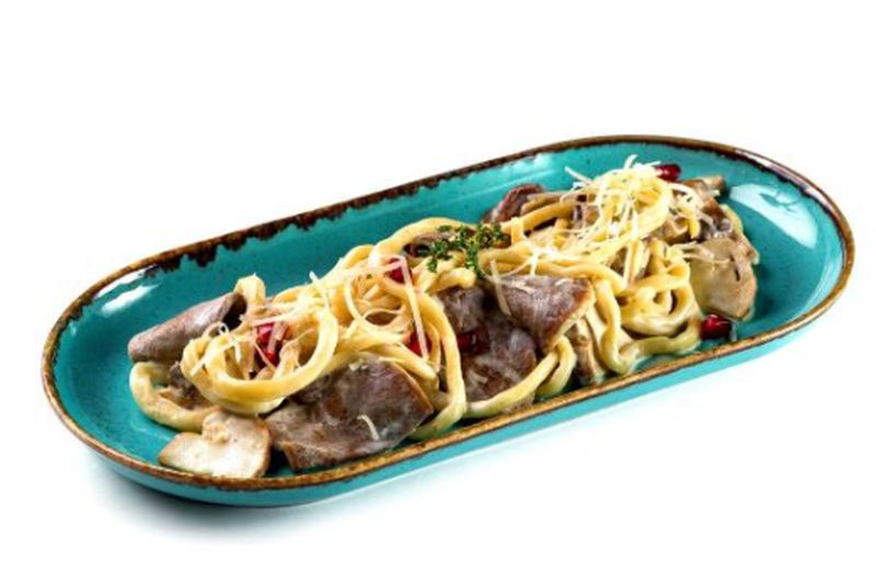 Лапша домашняя с языком и грибами