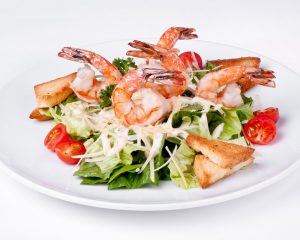Салат Цезарь с креветками