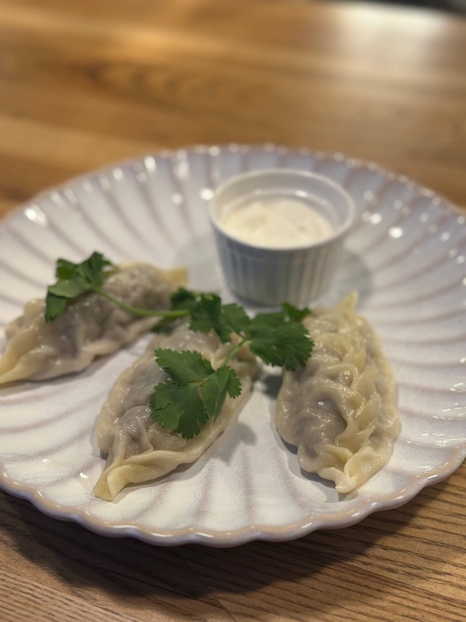 Манты свино-говяжьи  3 шт. со сметаной