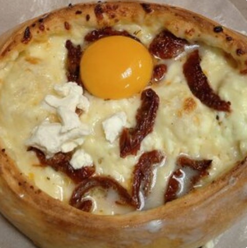 Хачапури по-аджарски с томатами