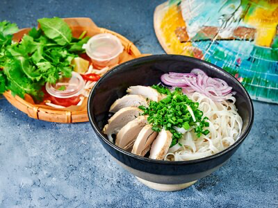 Фо-Га с курицей и рисовой лапшой