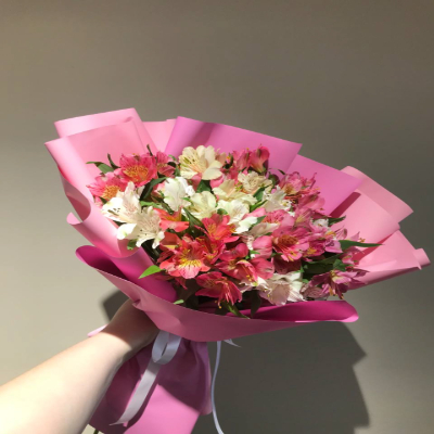 Микс ярких альстромерий