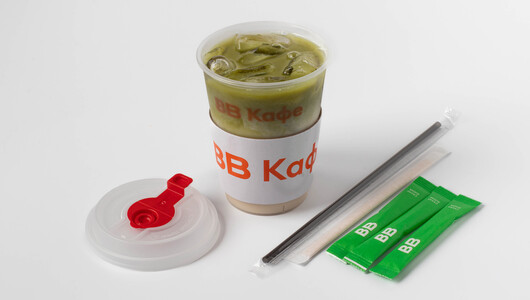 Айс латте матча 0,3 на миндальном напитке, кафе