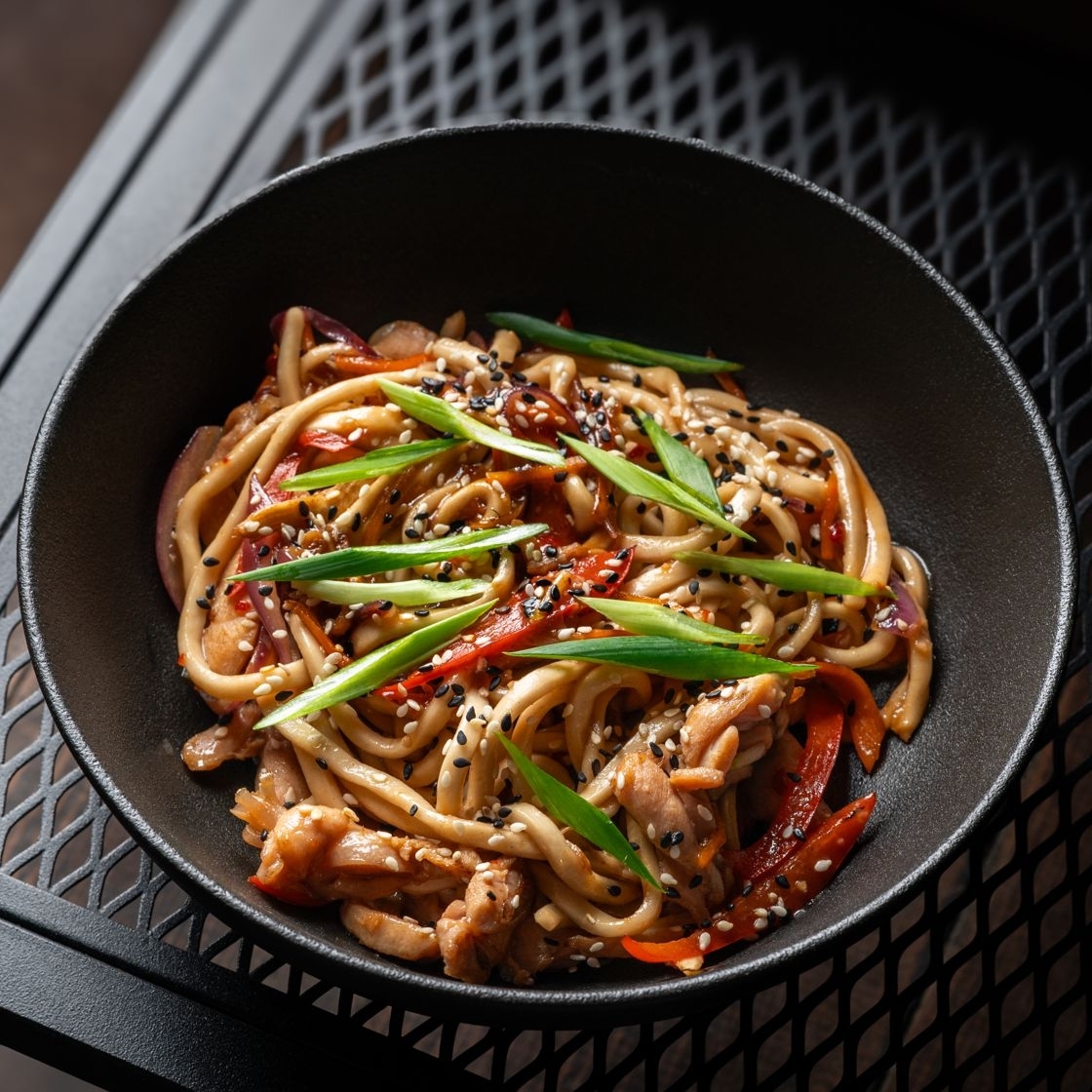 WOK с цыпленком в кисло-сладком соусе