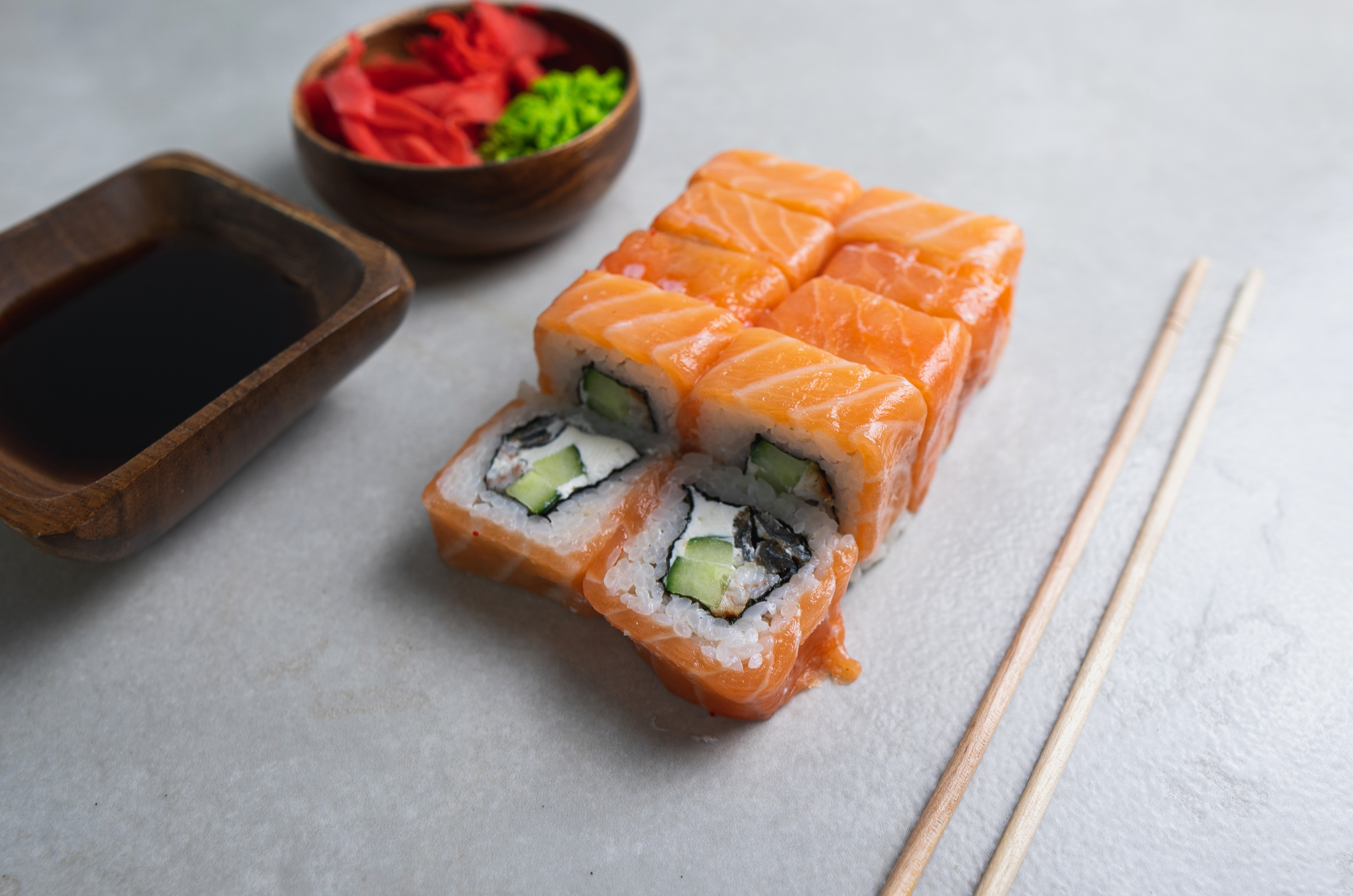 Ролл Филадельфия с Угрем