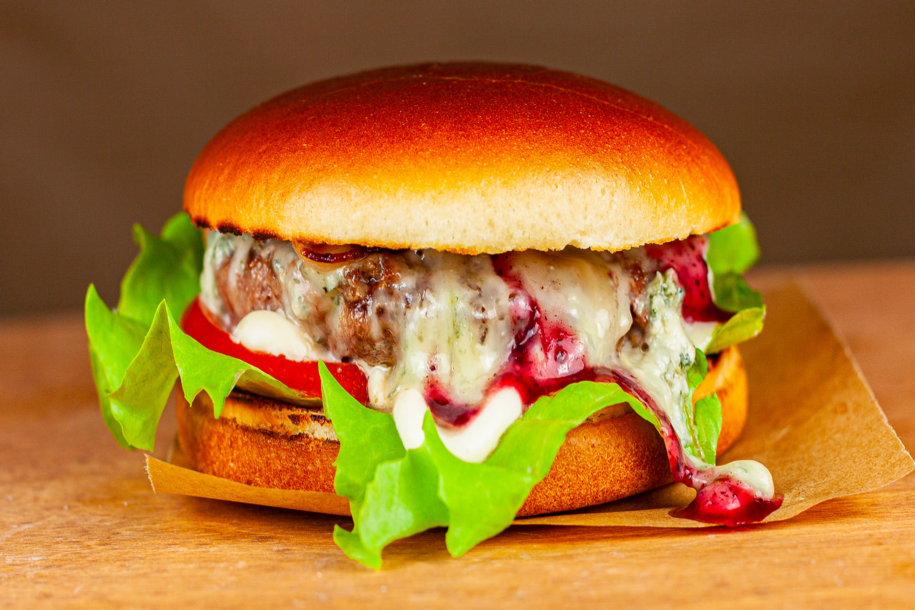 Бургер Сырный швед и фри