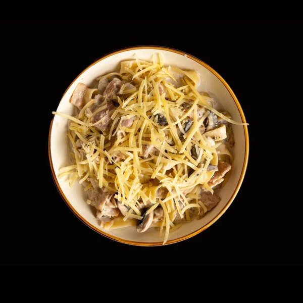 Фетучини с беконом и грибами