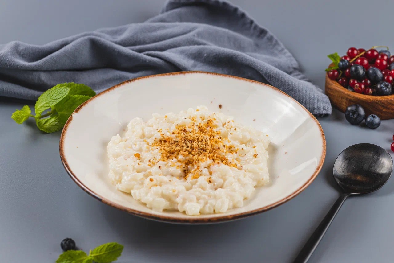 Каша рисовая с грушей и грецким орехом