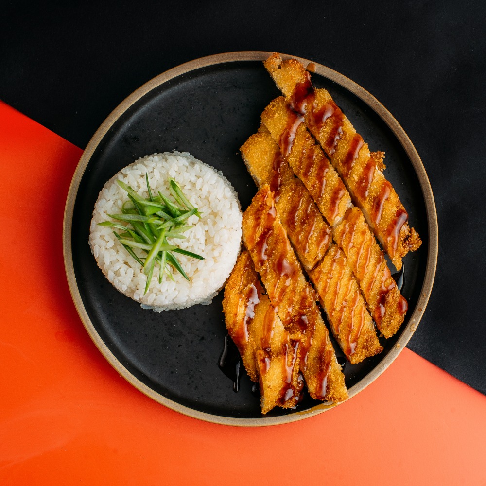 Куриная отбивная в панировке с рисом