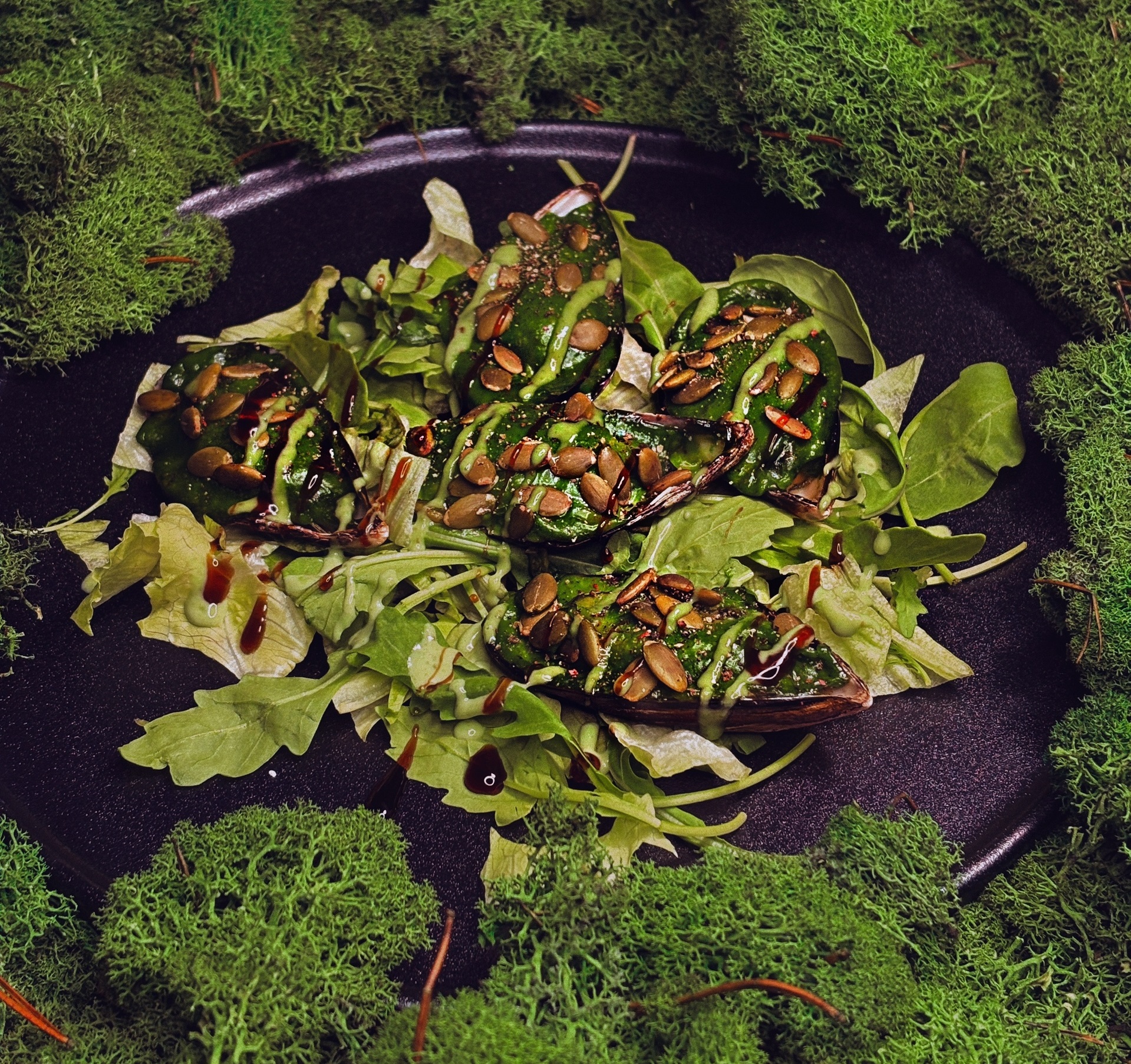 Запеченные мидии под копченой шапкой