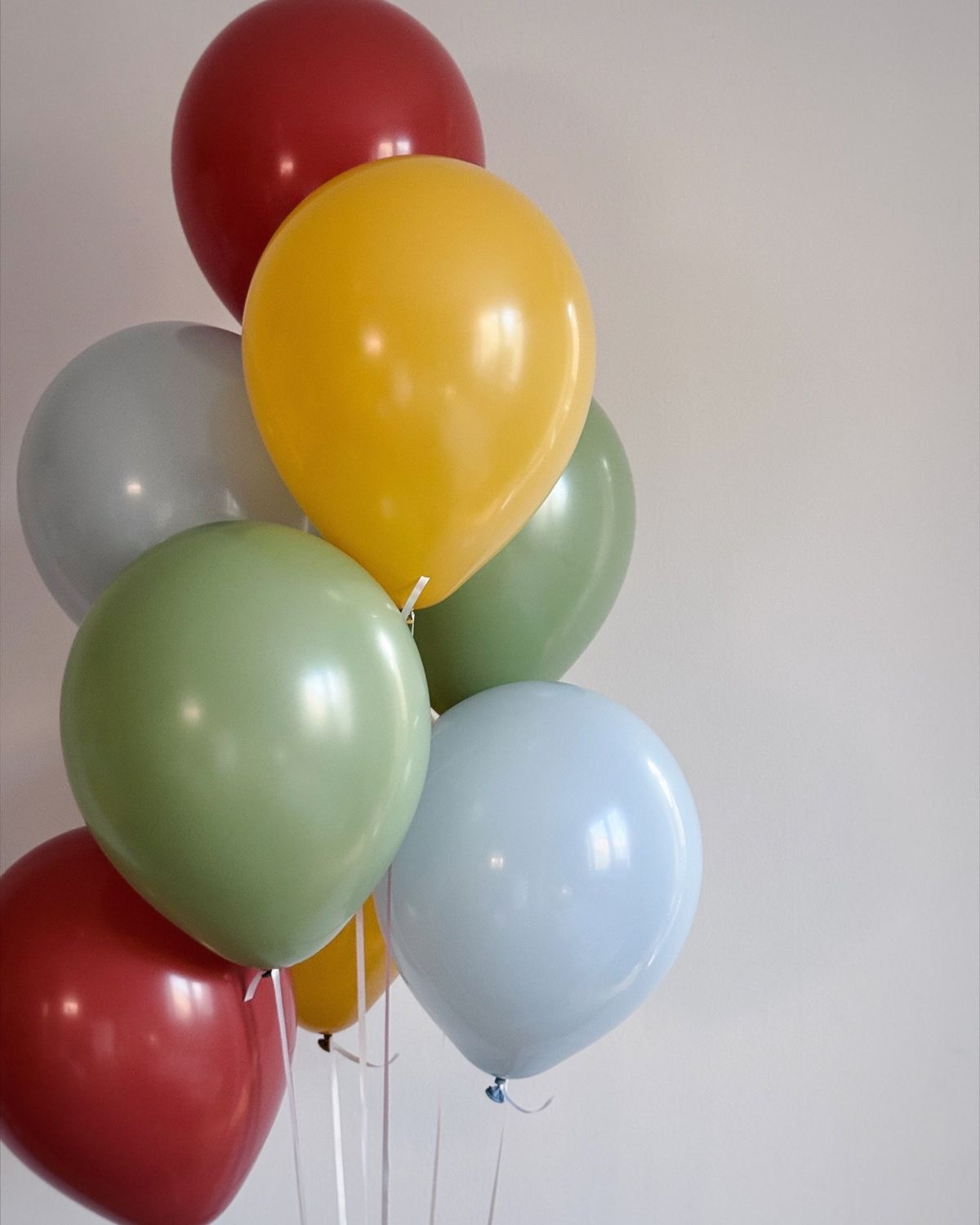 8 шаров в фонтане 