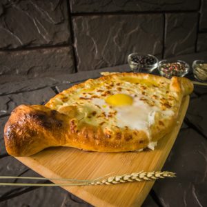 Хачапури по-аджарски (дрожжевое тесто)