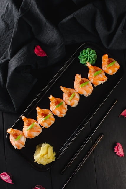 Black ролл с креветкой