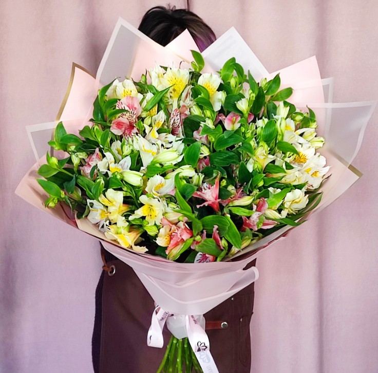Букет альстромерий