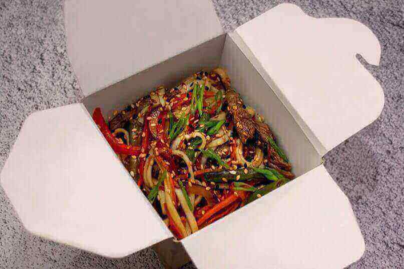 Wok удон с говядиной в устричном соусе
