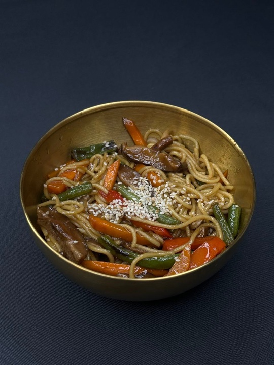 Яичная лапша с шиитаке и овощами