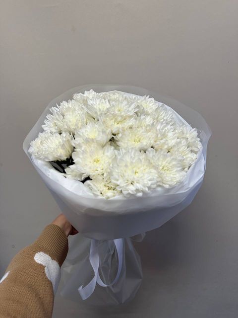 Букет из белых хризантем