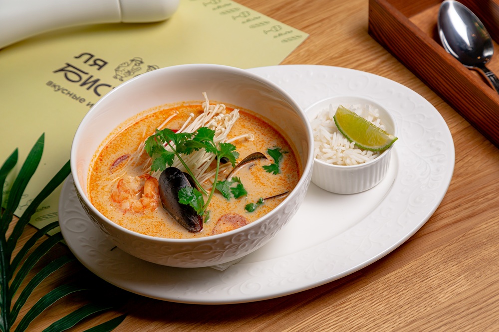 Том ям с морепродуктами