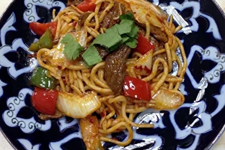 Жареный лагман с говядиной и овощами