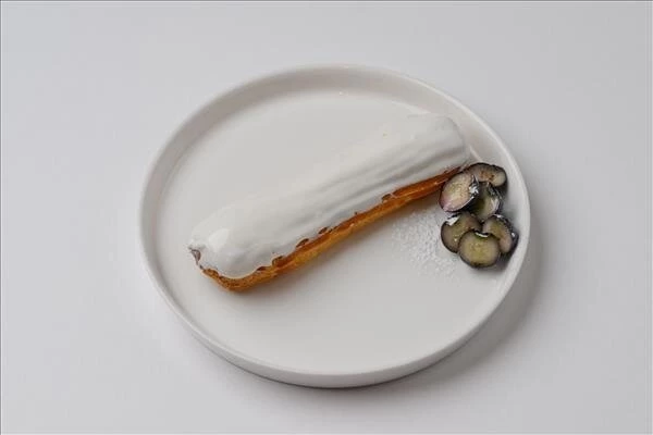 Эклер ванильный