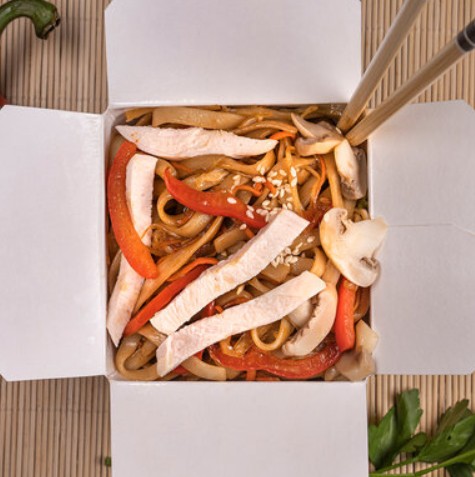 Wok классический с курицей и лапшой удон
