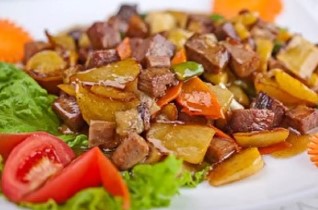 Жареный картофель с говядиной