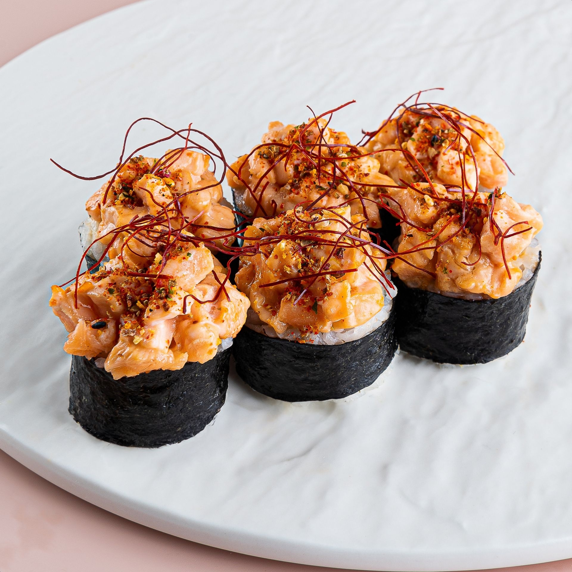 Запеченный ролл с лососем