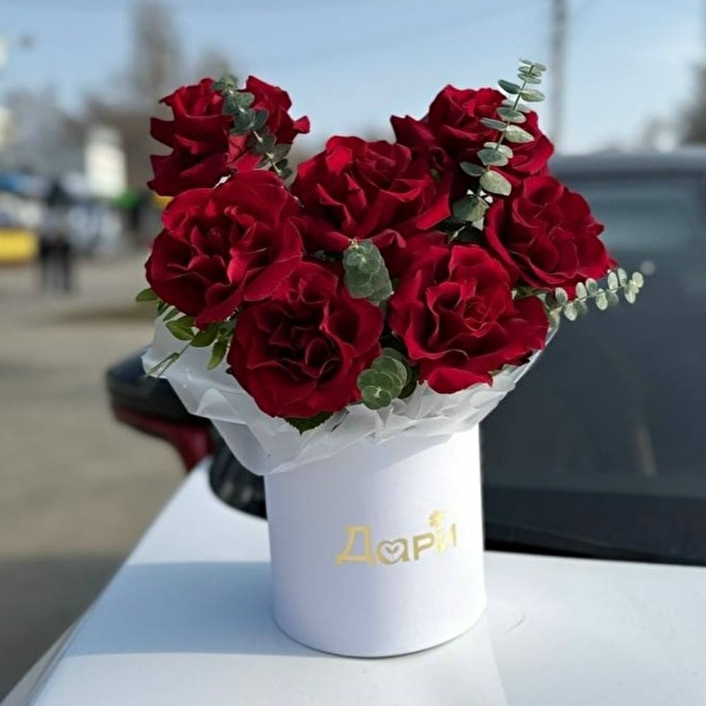 №80 Французские розы с эвкалиптом в коробке