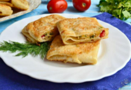 Хрустящий лаваш с сыром и помидорами