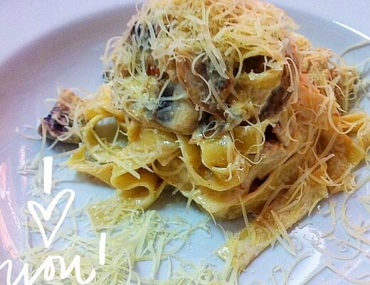 Паста С курицей и грибами (Pasta Vilage)