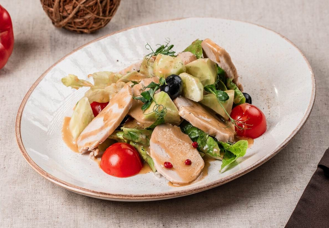 Салат с куриной грудкой