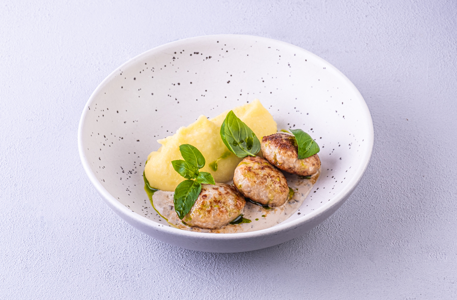 Куриные котлеты и картофельное пюре