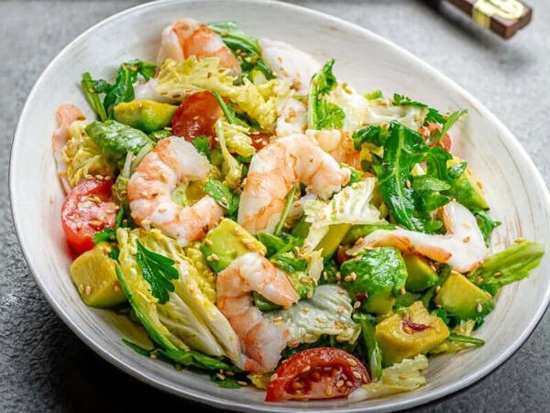 Салат из авокадо с креветками