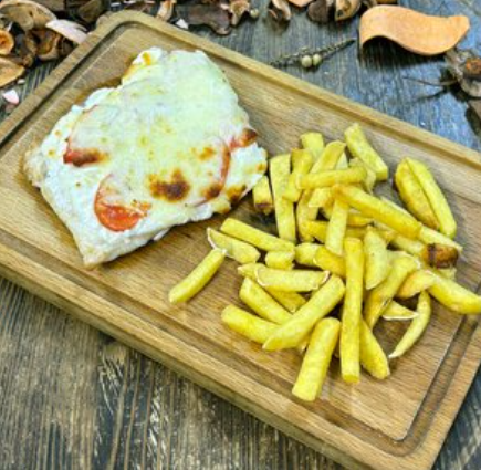 Отбивная из куриной грудки с сыром и помидорами