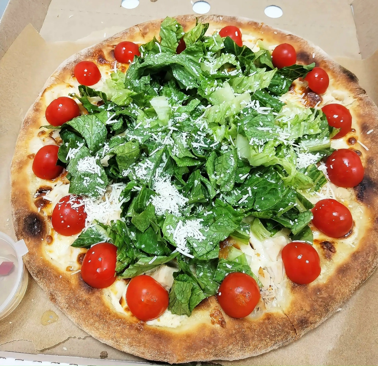 Пицца Цезарь с лососем 25 см