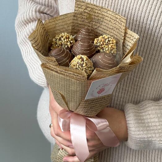 Букет из клубники в молочном бельгийском шоколаде