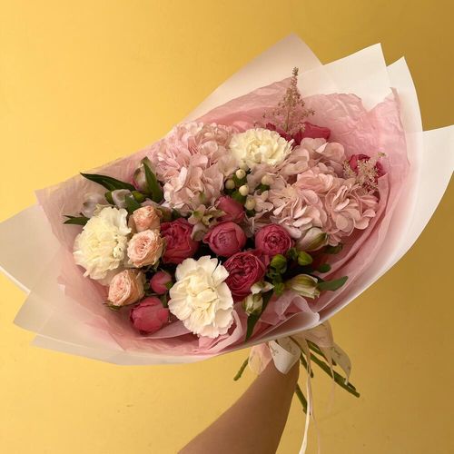 Букет с гортензиями