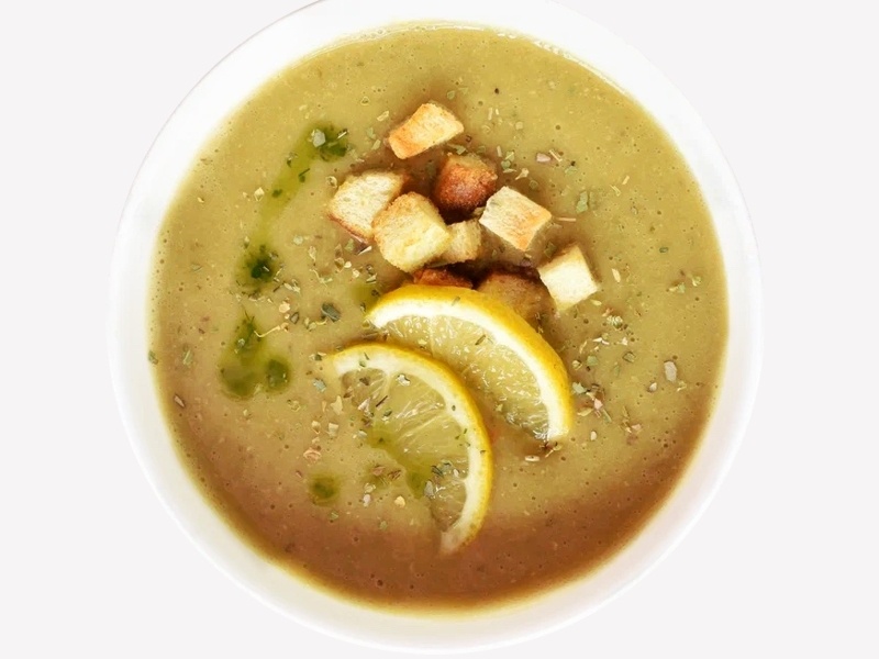 Чечевичный суп с гренками и лимоном 