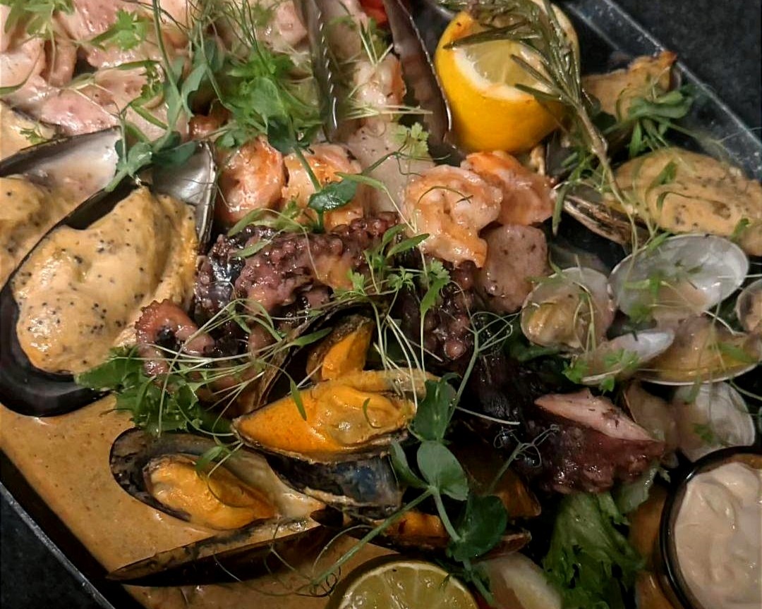 Плато из морепродуктов на компанию