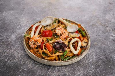 Wok с морепродуктами соба