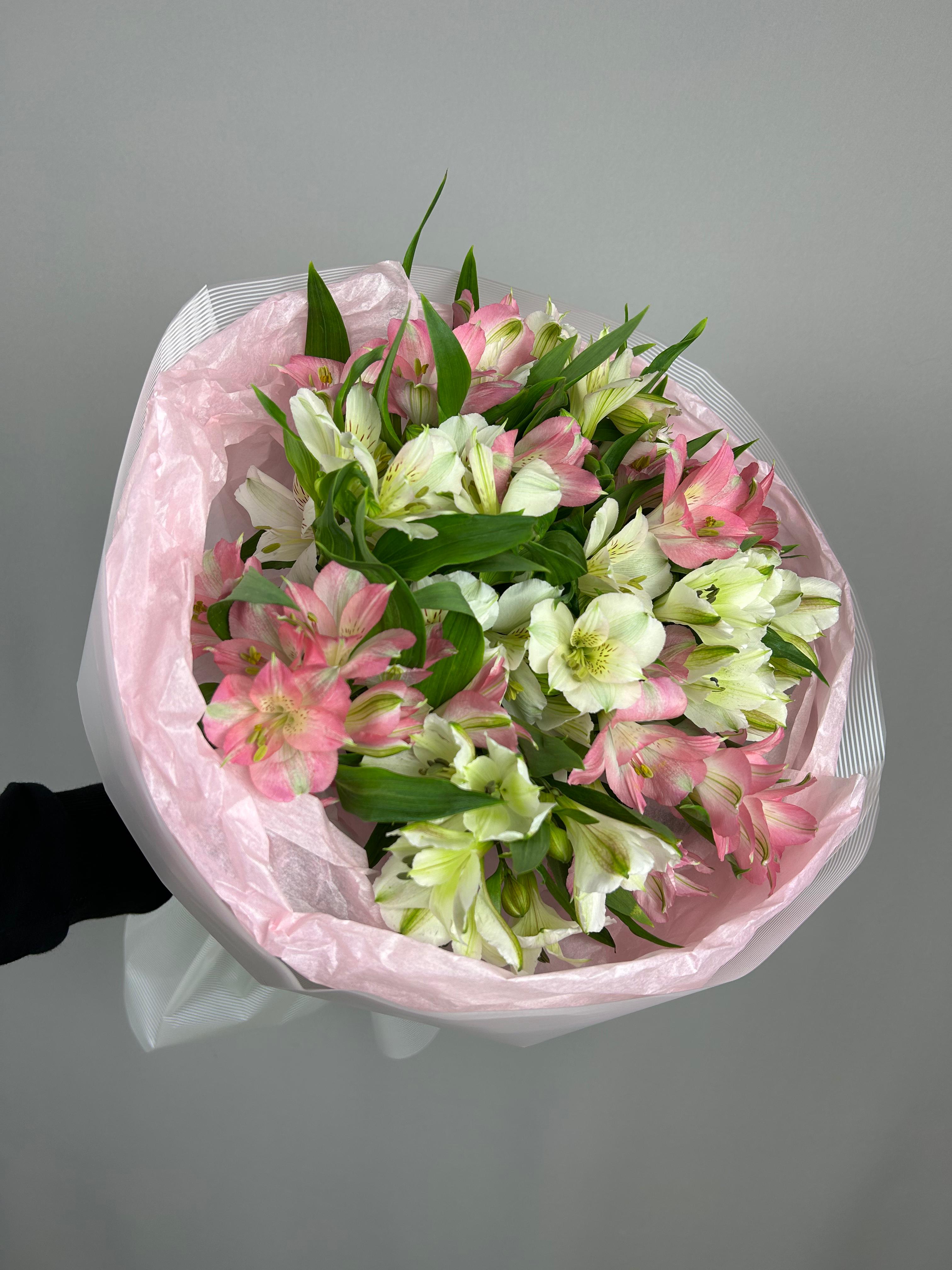 Букет из 11 альстромерии