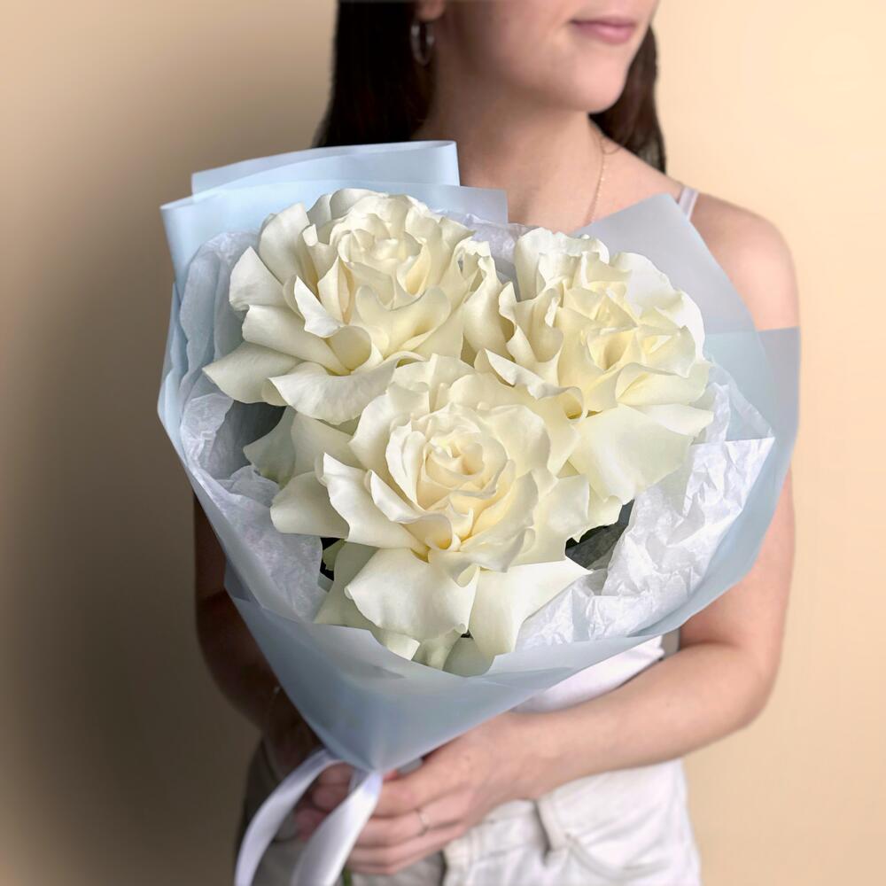 Нежный букет комплимент белые французские розы