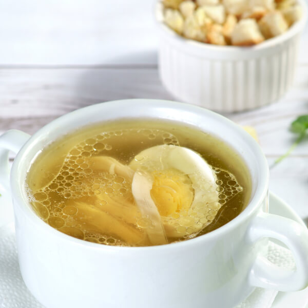 Куриный бульон с яйцом