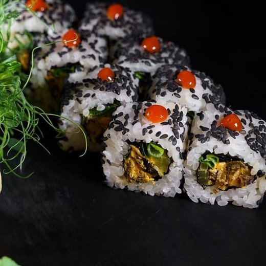 Ролл с мидиями