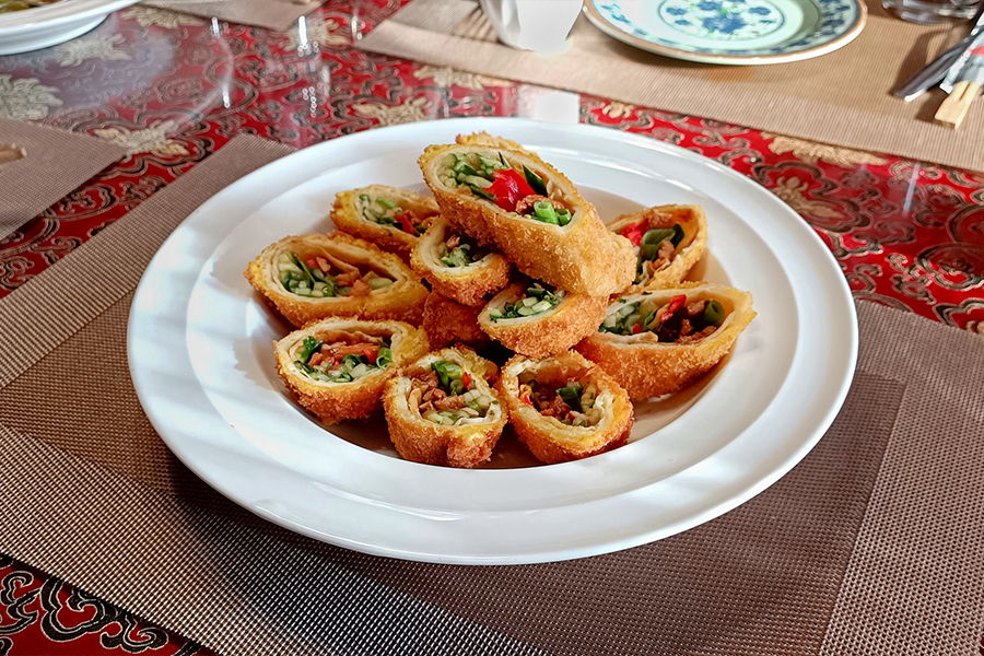 469 Яичный рулет с овощами и зеленью