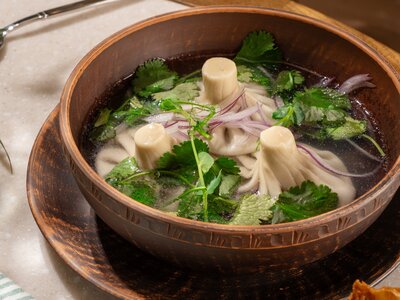 Куриный бульон с мини-хинкали