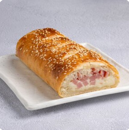 Стромболи с моцареллой и ветчиной