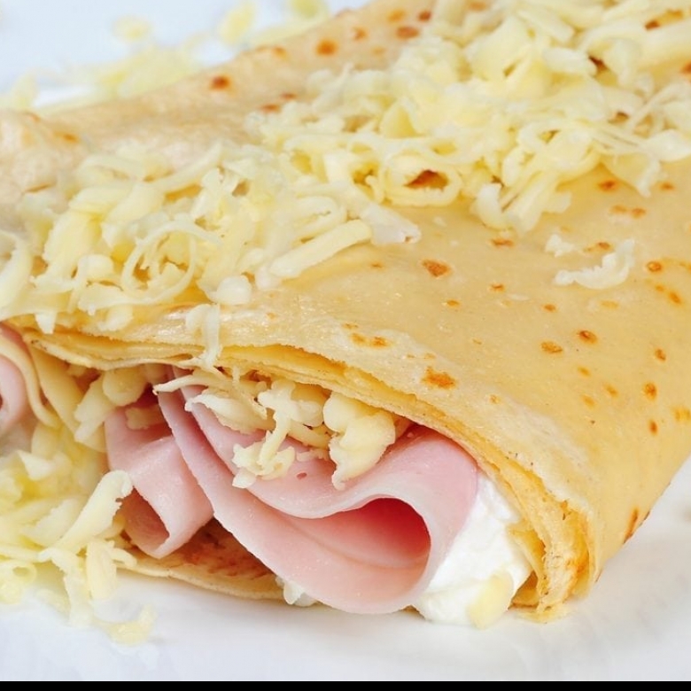 Блин с ветчиной и сыром